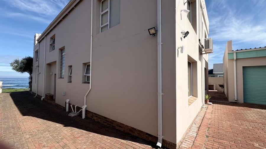 5 Bedroom Property for Sale in Sandbaai Western Cape